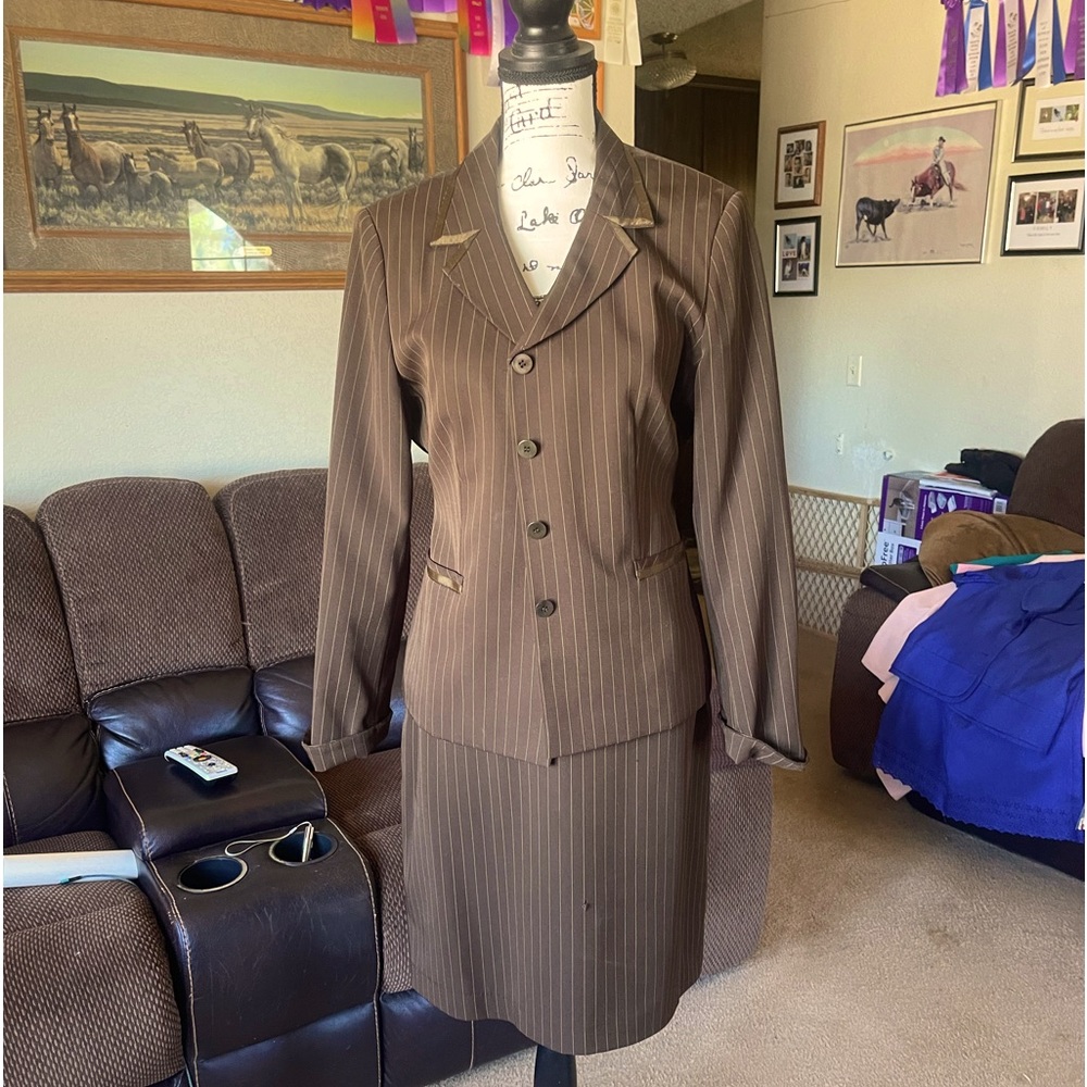 Suit size 12